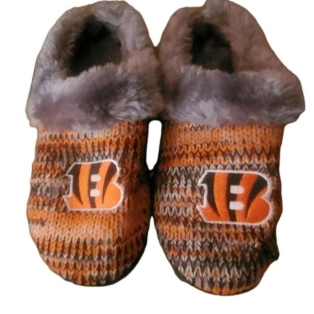 Forever Collectibles Orange and Black Cincinnati Bengals Slippers Womens L (9)